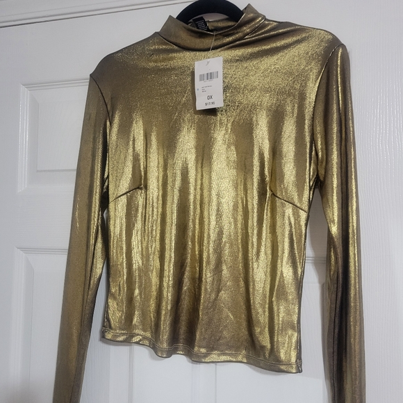 Top - Picture 2 of 3